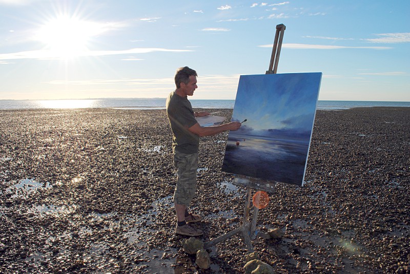 Ric Horner painting on the beach